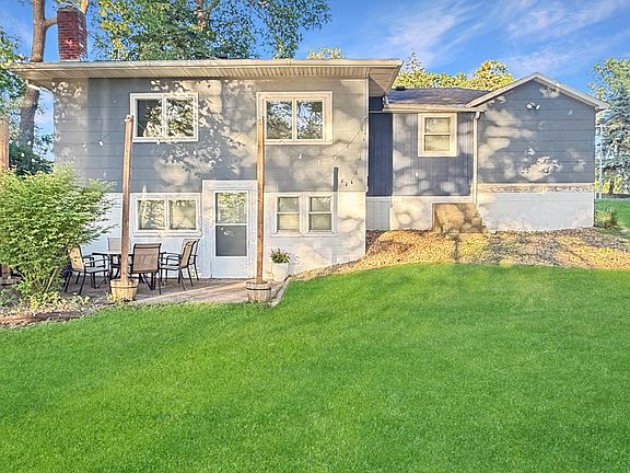 4th image of 300 E Amber Lake Dr