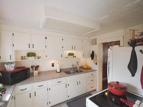 4th image of 5055 Brewster Dr