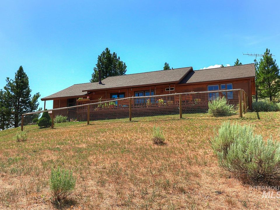 1st image of 211 Evergreen Dr