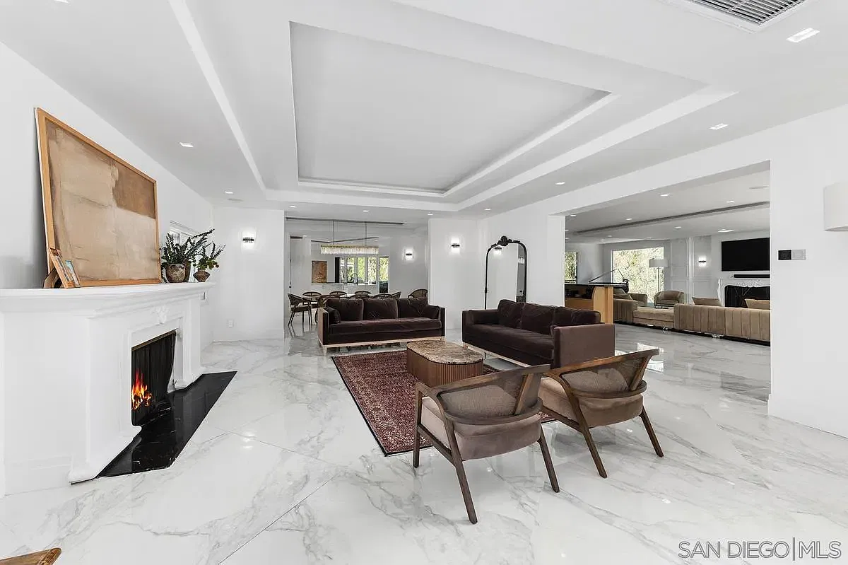 7 bed, 7.5 bath, 6300 sqft, $26,000 — Photo 4