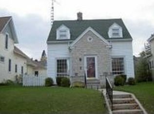 918 N 14th St, Manitowoc, WI 54220