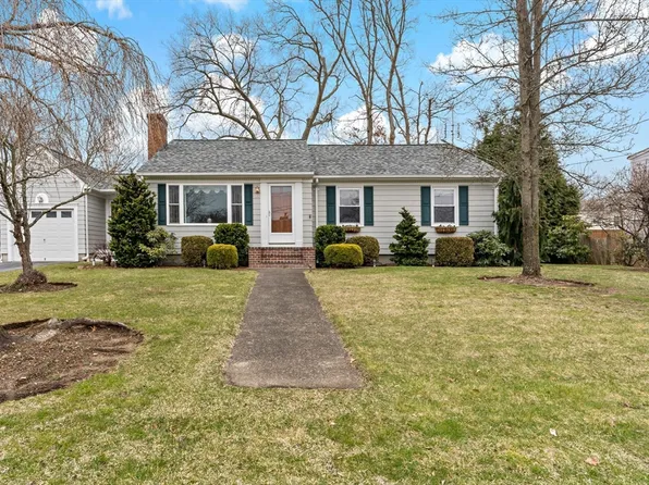 35 Grant St, Seekonk, MA 02771