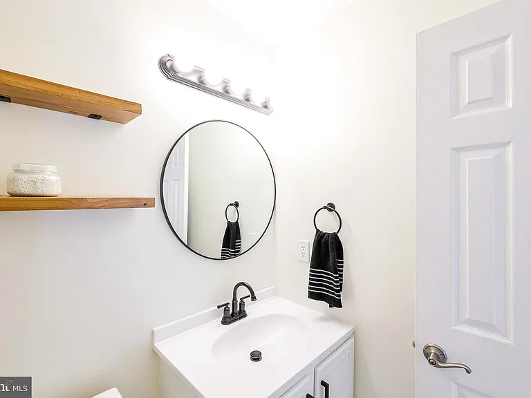 341 Creekside Commons Ct — Photo 16