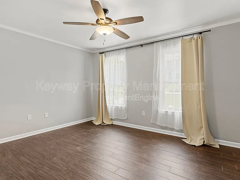 329 Lamplighter Ln — Photo 5