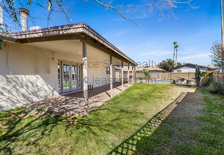 5513 W Waltann Ln — Photo 30