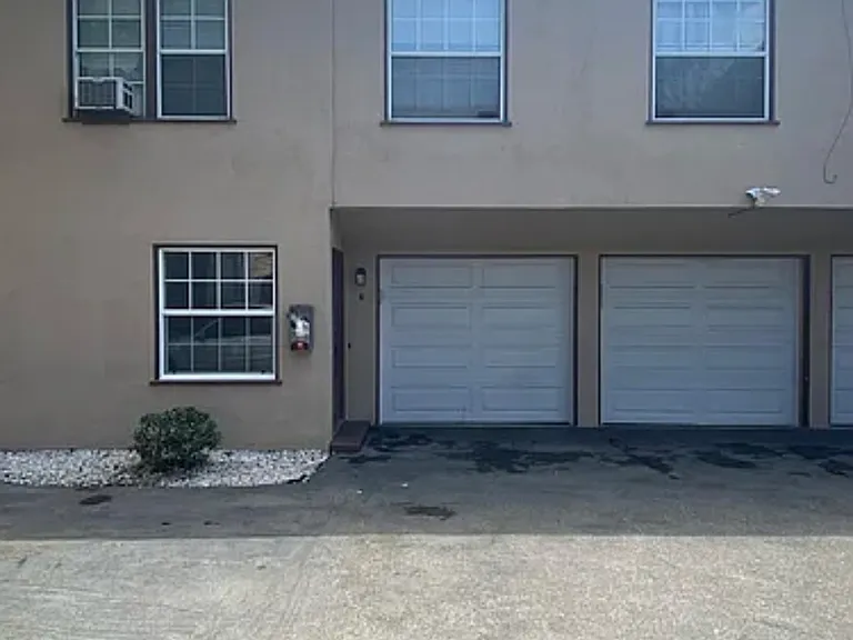 624 E Elk Ave #C — Photo 2