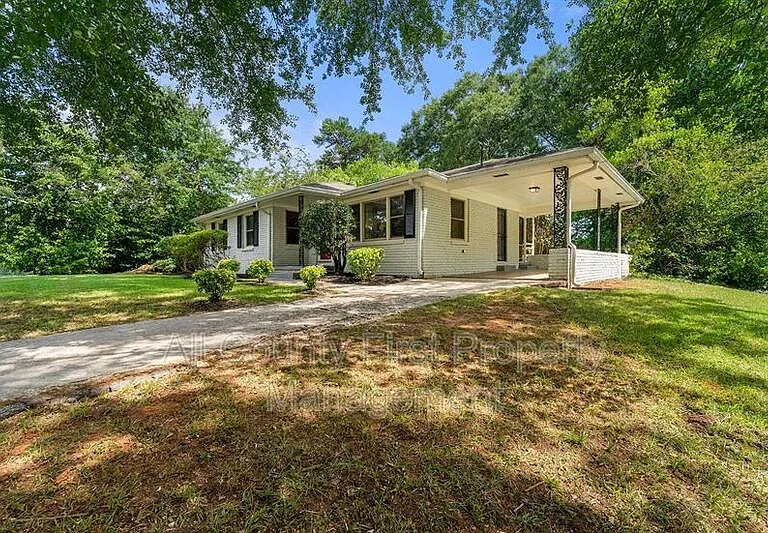 2461 Fontaine Cir — Photo 3