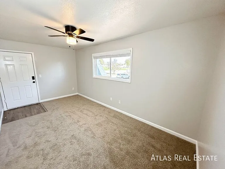 2107 Preuss Rd #B — Photo 8