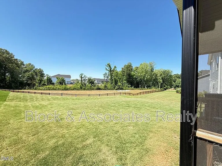 111 Umbrella Way — Photo 26