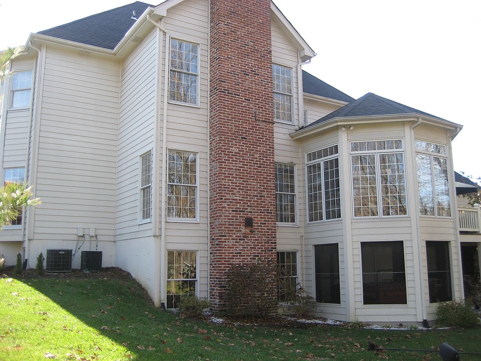 2nd image of 2143 Hickory Dr