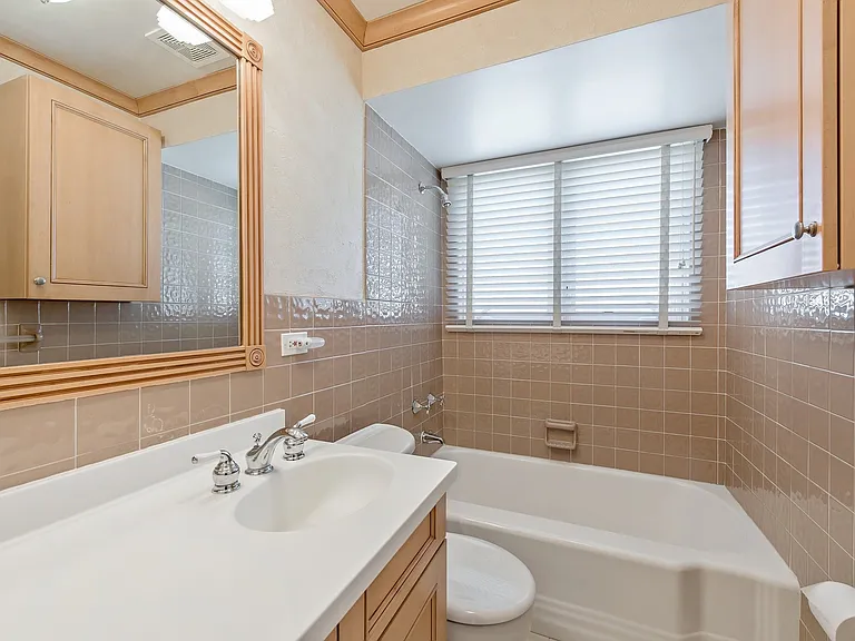 2322 Birchwood Ave — Photo 13