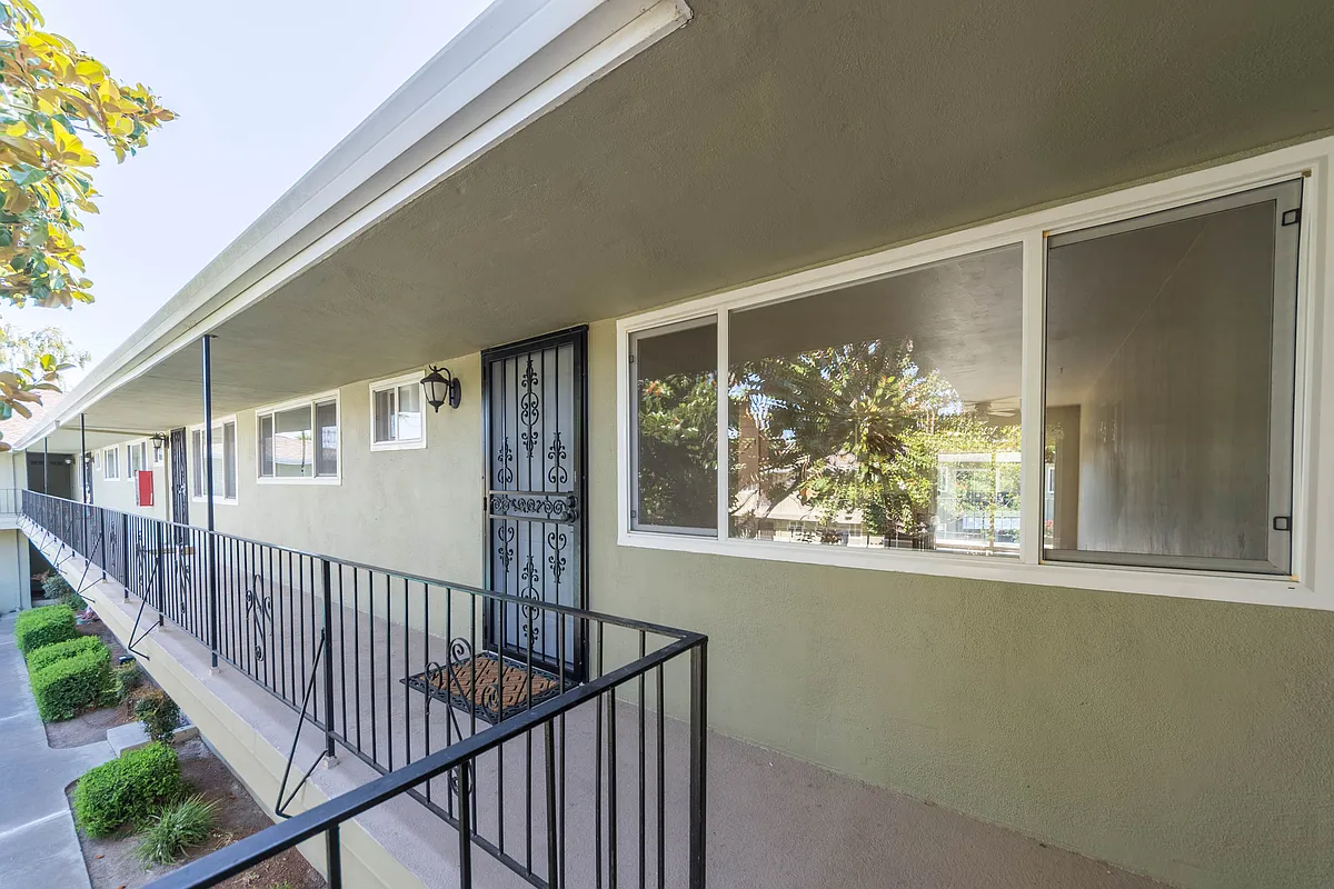 Building Photo - 3588 Payne Ave #12
