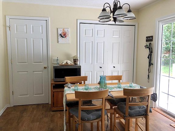 Comfortable and Light filled eat-In-Kitchen