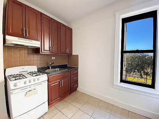 4th image of 538 E 21st St APT F4
