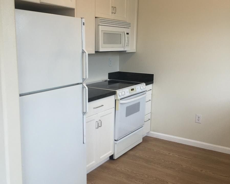 1st image of 405 12th Ave APT 302