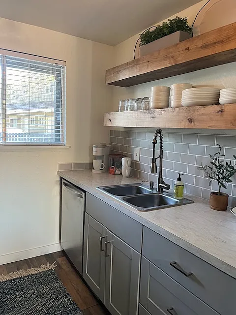 3 bed, 1.5 bath, 1200 sqft, $2,598 — Photo 4