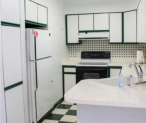 4th image of 302 Bellaire Ave