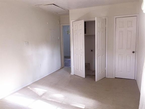5th image of 300 W Avenue G