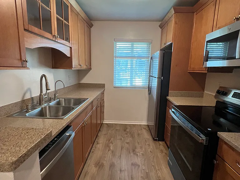 1676 Maple Ave #27 — Photo 20