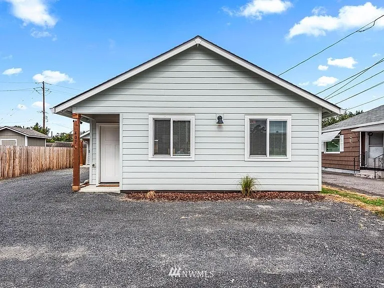 407 Long Ave — Photo 1