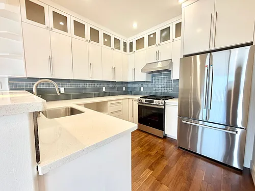 635 Burnett Photo 1