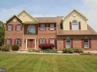 111 Martin Ln, Douglassville, PA 19518