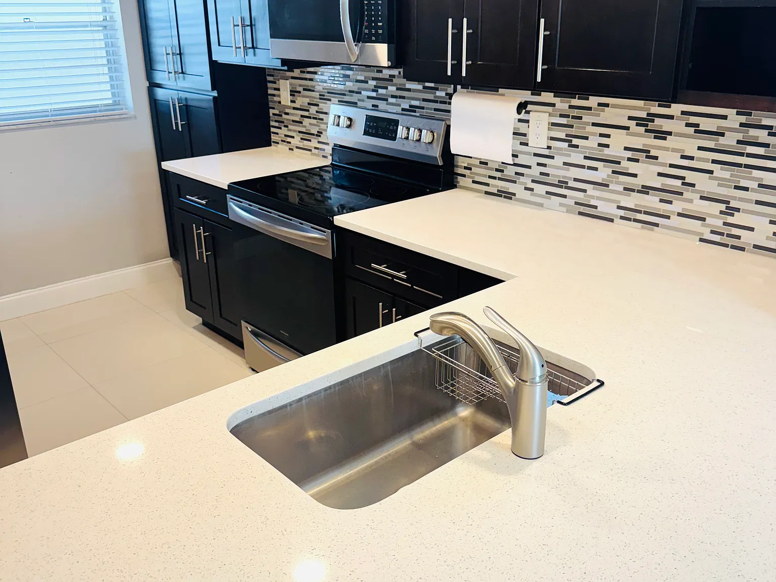 9340 Lagoon Pl — Photo 1