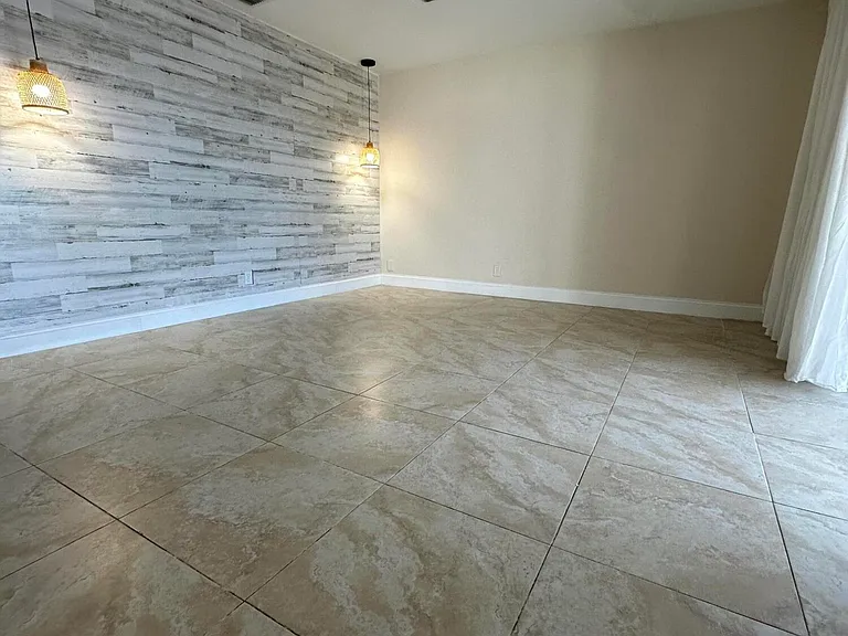 5605 SW 24th Ave — Photo 12