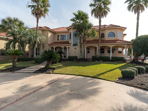 2nd image of 2107 Twin Oaks Blvd