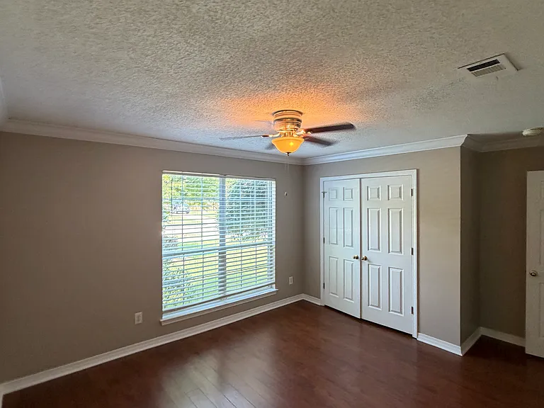 8540 Sterling Dr — Photo 10