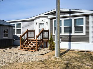 230 W Lakeshore Dr, Waubay, SD 57273
