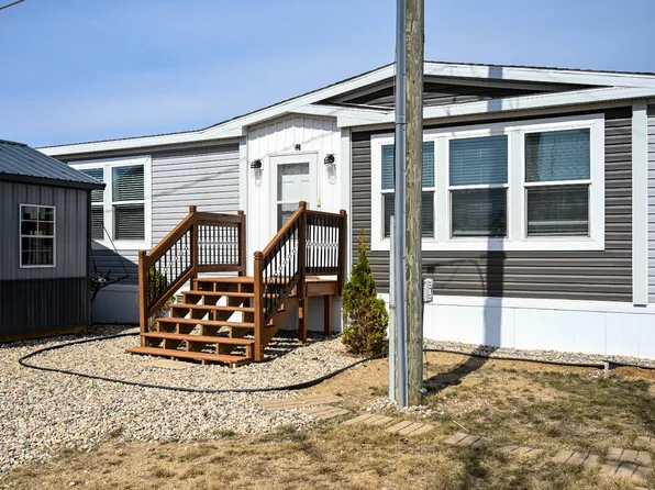 230 W Lakeshore Dr, Waubay, SD 57273