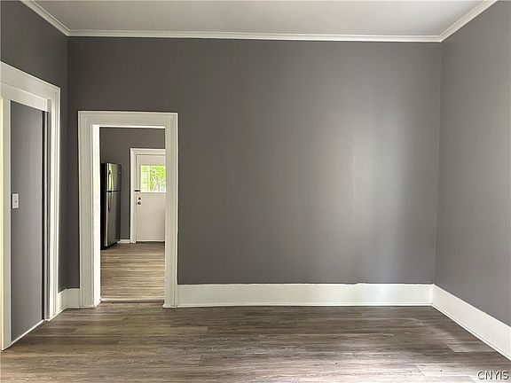 4th image of 137 W Schuyler St