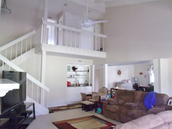 Living rm and wet bar