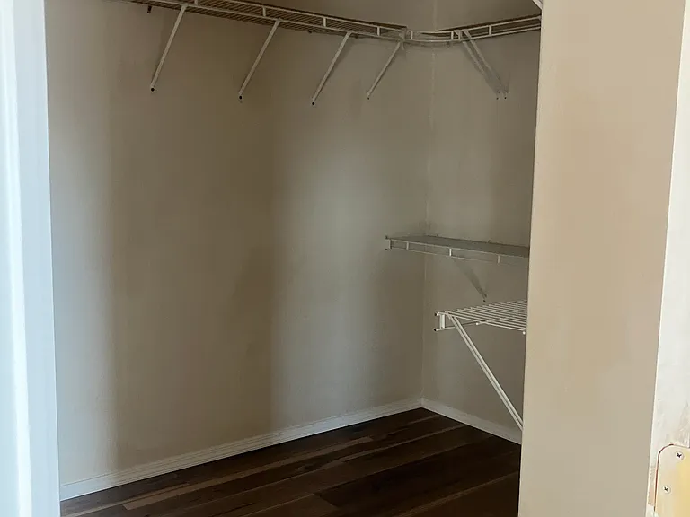 1122 Edith Blvd SE #B — Photo 8