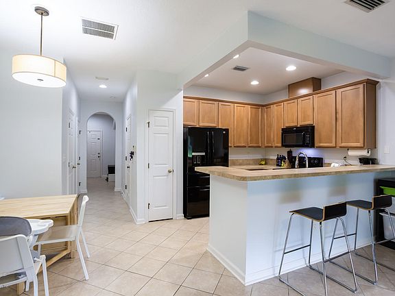 3rd image of 5971 Pavilion Dr