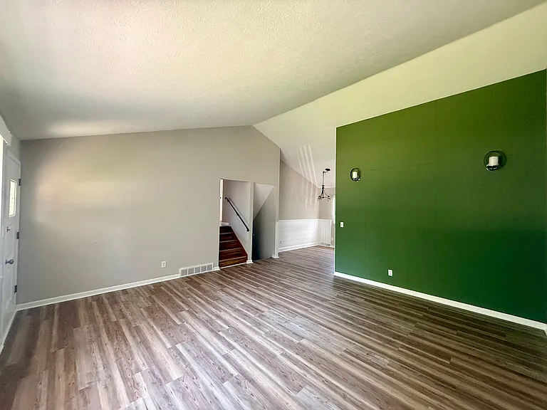 24051 Russell Ave — Photo 6