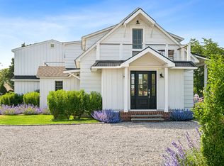 87 Foster Ave, Hampton Bays, NY 11946