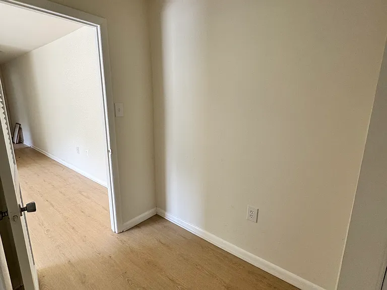 10650 Weymouth St #204 — Photo 8
