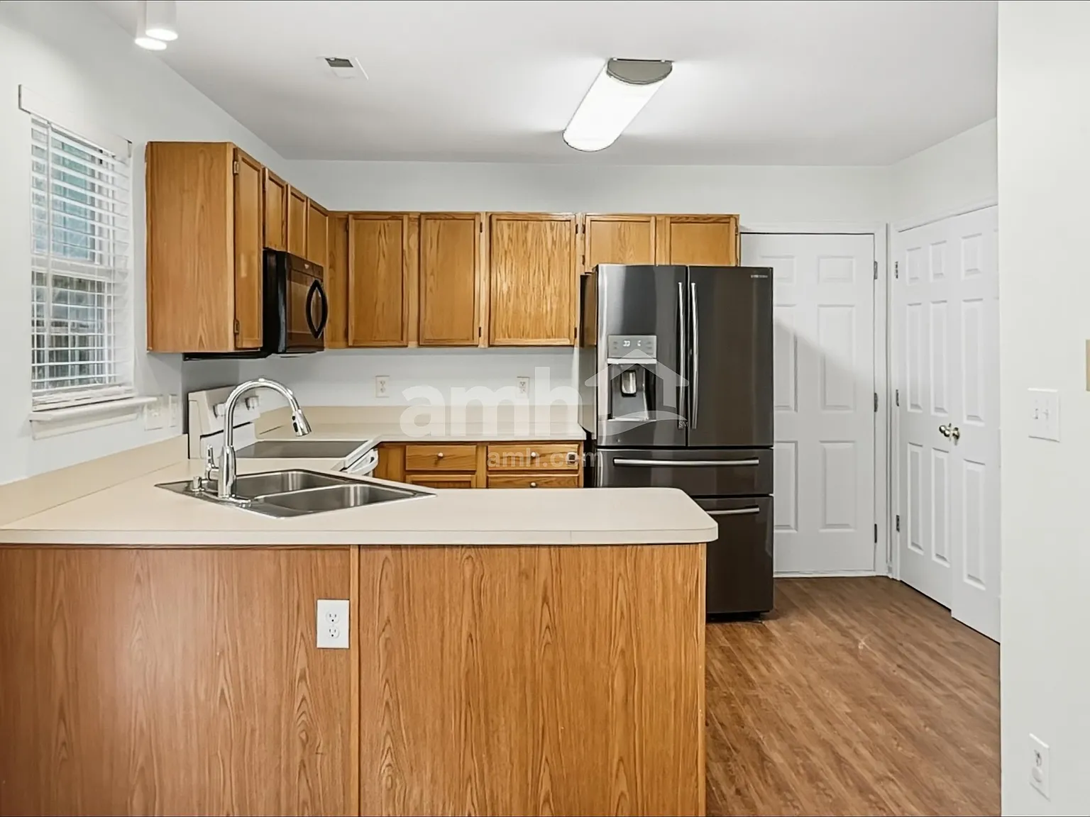3 bed, 2.5 bath, 1871 sqft, $2,095 — Photo 4