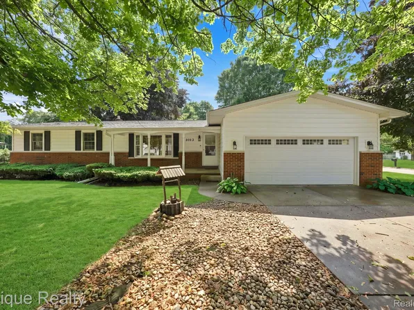 2083 Holly Tree Dr, Davison, MI 48423