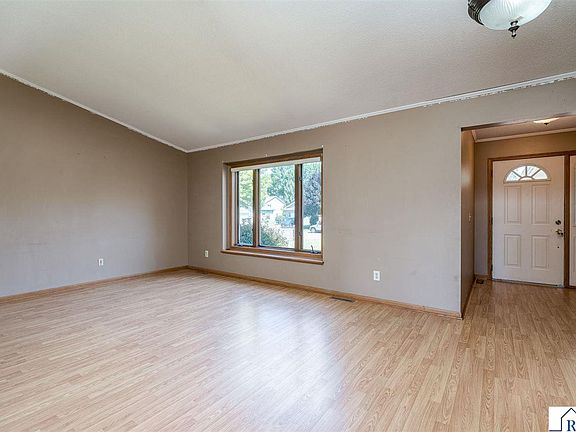 4th image of 101 Celestine Cir