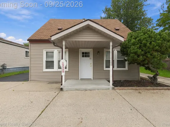 19559 E Forteen Mile Rd, Clinton Township, MI 48035