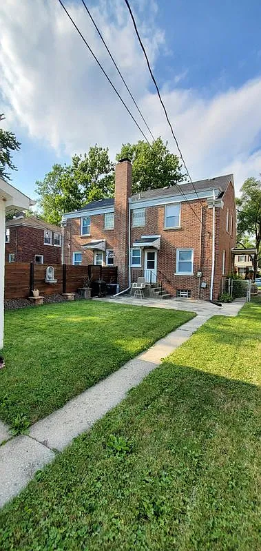 2 bed, 1.0 bath, 960 sqft, $1,800 — Photo 3
