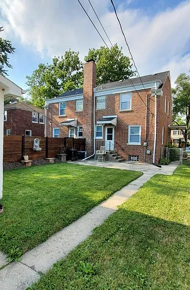 322 Beacon Pl — Photo 3