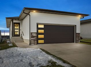 1429 Applewood Dr, Fairfax, IA 52228