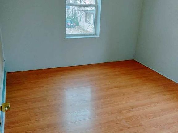 4th image of 305 E Grove St #4
