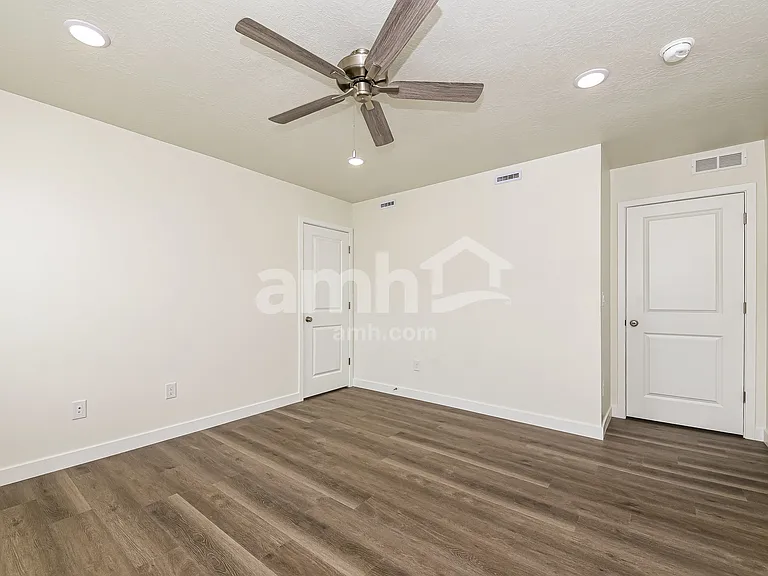 1272 W Mahogany St — Photo 9