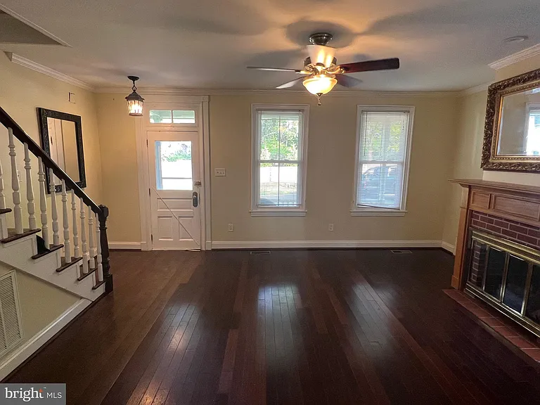 206 N Mill St — Photo 3