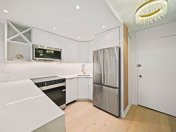 4th image of 88 W Schiller St APT 2303